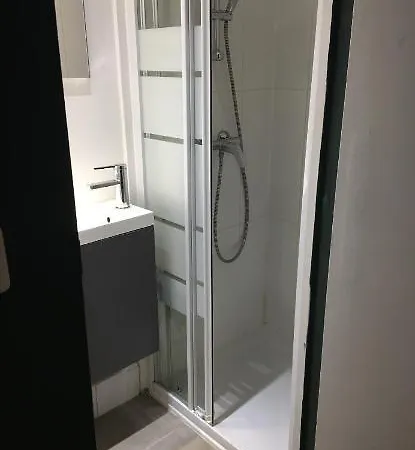 Studio Near The Buttes-chaumont Park * Parigi